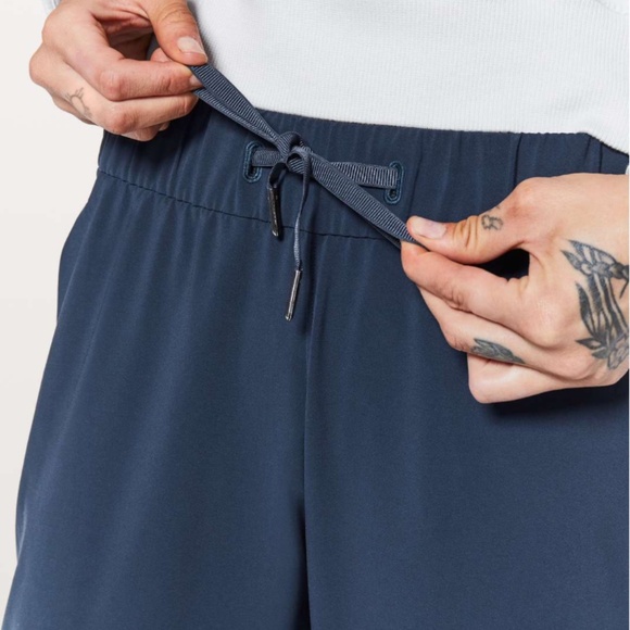 Lululemon On The Fly Pant *Woven 28" - Sz 4 - Picture 5 of 7